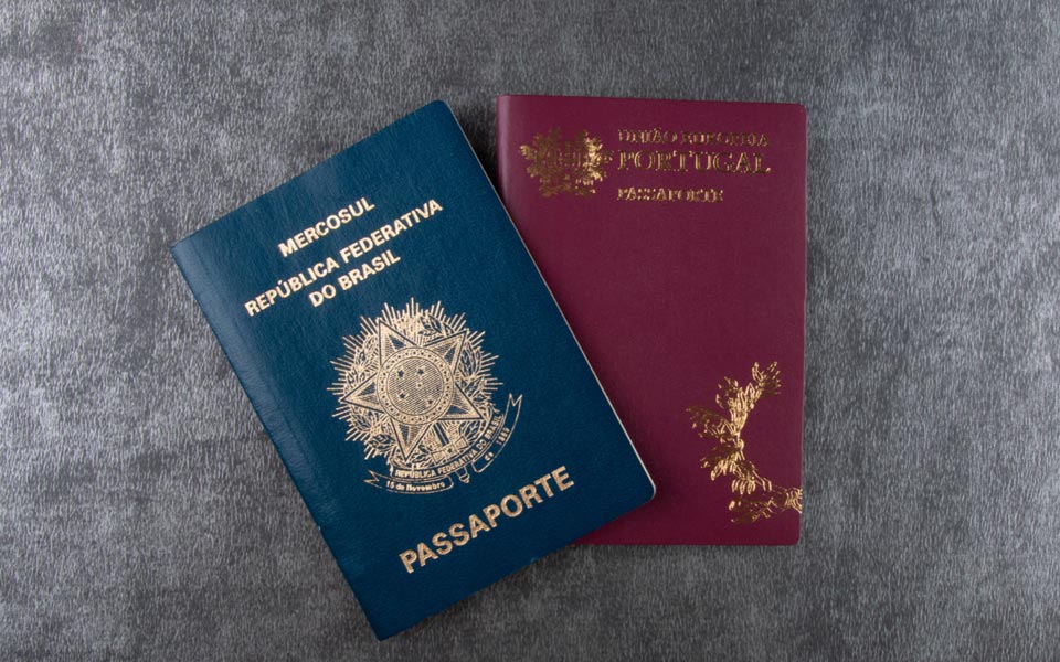 Passaporte brasileiro e passaporte português